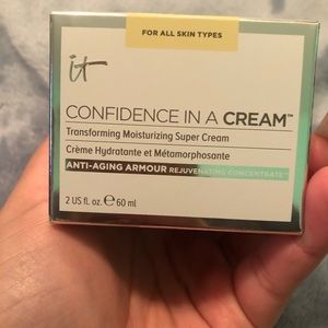 It cosmetics, confidence in a cream